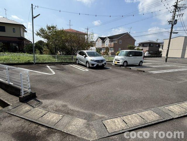 イムーブルⅡの駐車場