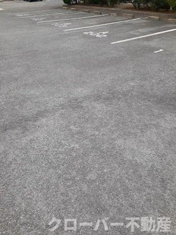 ニューシティ平田Ａの駐車場