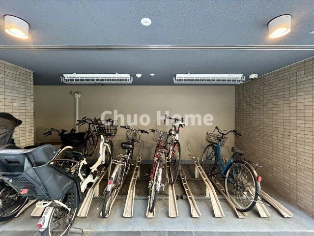 オープンレジデンシア谷中の駐輪場|【自転車置き場】最新の空き状況や費用などの詳細は担当スタッフまでお問い合わせください。