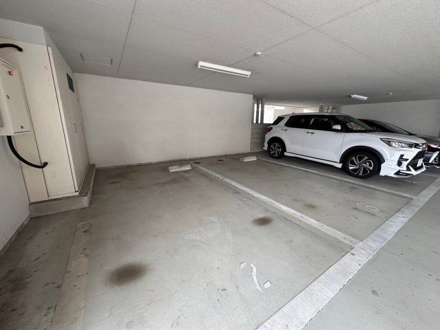 キャッスルコート神田町の駐車場