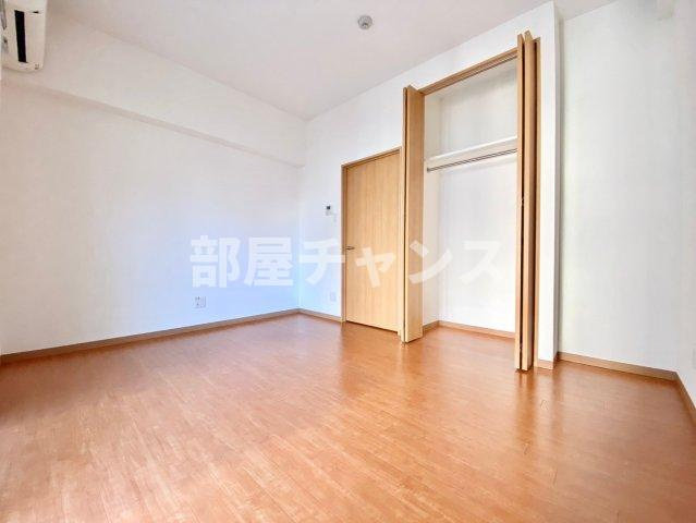 大須APARTMENTの寝室