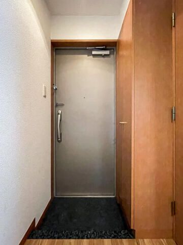 スカイコート駒沢大学の玄関