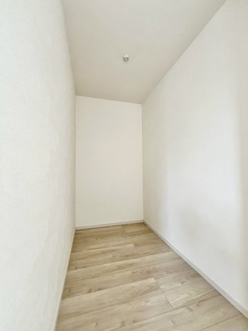 【仲介手数料無料】富士見市針ヶ谷4期―新築分譲住宅―限定1棟の収納|広さだけでなく、使いやすさまで計算。収納する時間さえ心地よくなる、上質なウォークインクローゼット。