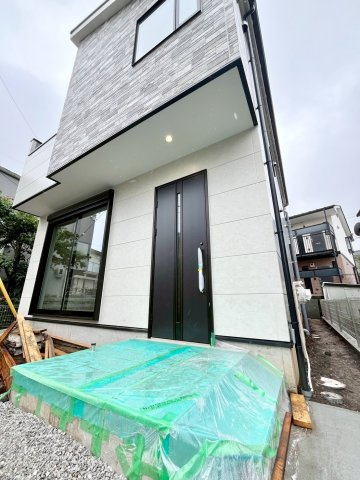 【仲介手数料無料】富士見市針ヶ谷4期―新築分譲住宅―限定1棟の外観|閑静な住宅街に位置しているため、緑を眺めながら贅沢な時間をお過ごしいただけます。雰囲気の良い緑道はジョギングや毎日のお散歩コースにぴったりです。
