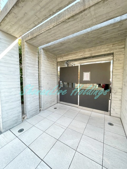藤沢市弥勒寺３丁目の賃貸マンションのエントランス