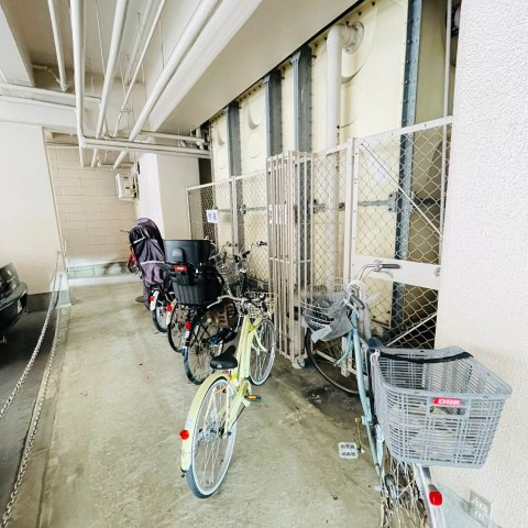 オリーブハイツ西宮の駐車場|駐輪場