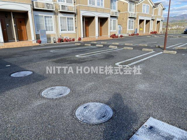 シュティルラント　Ⅱの駐車場|駐車場は敷地内に２台の確保があります！