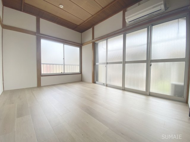 常盤荘の居間・リビング|人気の角部屋です！