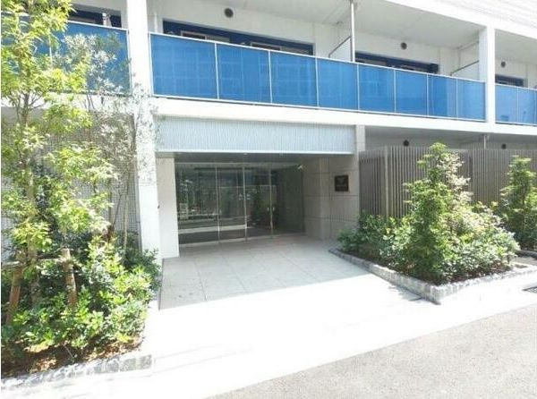 墨田区立花５丁目の賃貸マンションのエントランス