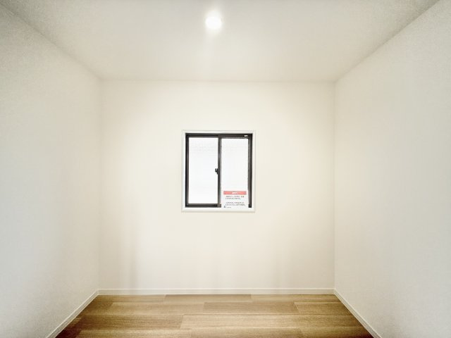 細江町 中川の収納|2階 約3帖の納戸は沢山収納もできます。使い方は自由にできちゃいますよ♪