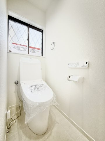 細江町 中川のトイレ|トイレは各階に備わっており新品交換済です。朝の混み合う時間帯に二箇所あるのは嬉しいですね。