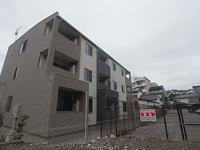 神戸市須磨区須磨浦通５丁目のアパートの外観