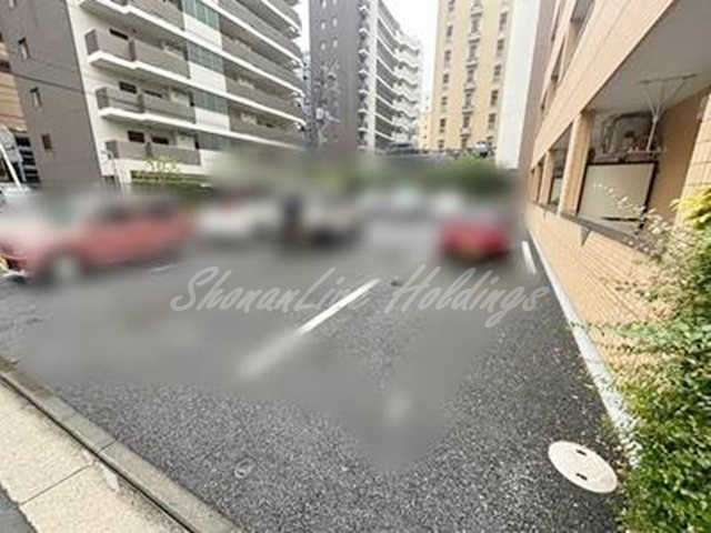 横浜市西区中央１丁目の賃貸マンションの駐車場
