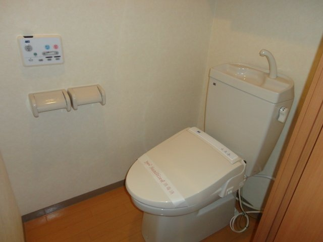 横浜市西区中央１丁目の賃貸マンションのトイレ