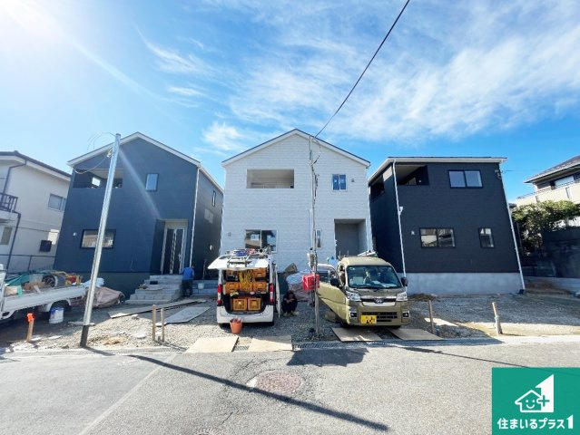 大津市大平　第1期　新築一戸建ての外観|周辺は落ち着いた街並みの住宅地！子育てがしやすい住環境です！まだ未完成ですが、現地でしかわからない事もございます。是非一度ご覧ください。