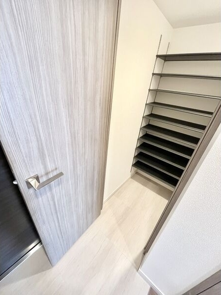 S-RESIDENCE黒川本通一丁目の玄関