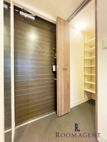 プレサンスTHE久屋大通レジェンドの玄関