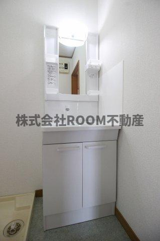 カーサ・ラ・シャンテの独立洗面台|朝の支度にも助かる、独立の洗髪洗面化粧台