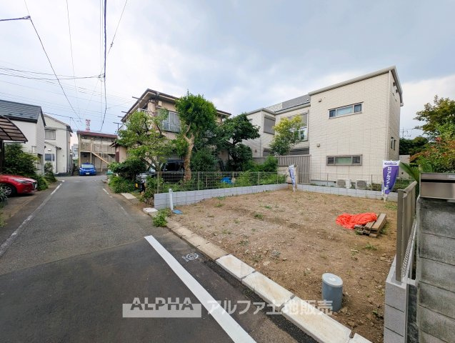 八王子市明神町2期 新築の前面道路含む現地写真|【Quiet Comfort】
◆静けさとともに◆
外の喧騒を忘れさせる落ち着きが、日々に余白を生む。ここでの時間が、自然と笑顔を増やしていく。