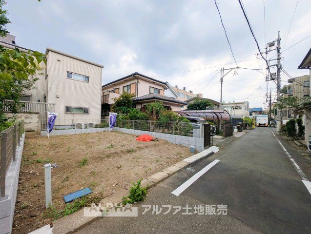 八王子市明神町2期 新築の外観|【Warm Light】
◆ぬくもりに満ちた場所◆
差し込む陽だまりが、心の奥までやさしく照らす。過ごすほどに、この場所が帰りたくなる存在へと変わっていく。
