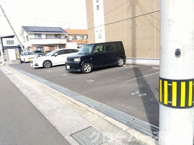 レオネクストかおりの駐車場