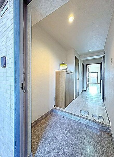 ヒルズ丸和の玄関
