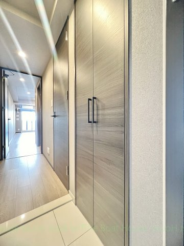 プレサンス ロジェ 名古屋駅 NORTH FRONTの玄関