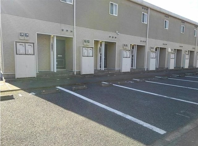 レオパレスブルーアイズの駐車場