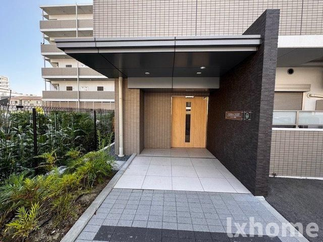 ビエラコート岸部中のエントランス|建物の内部です