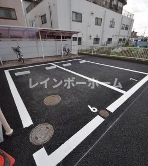 サンライズパレスの駐車場