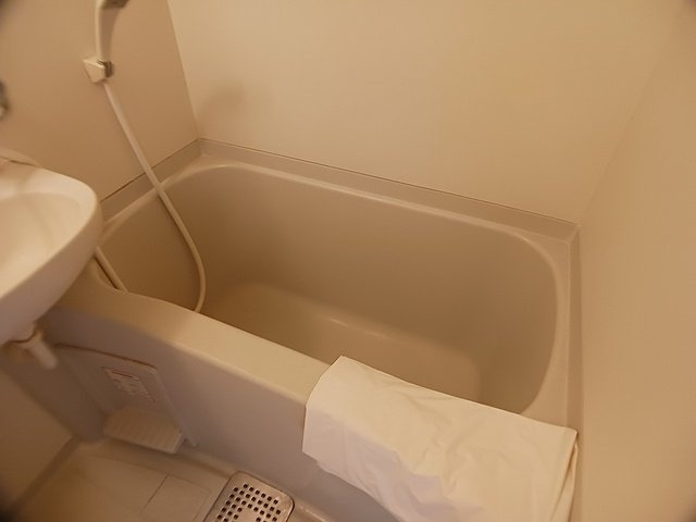プチメゾン滝谷の浴室