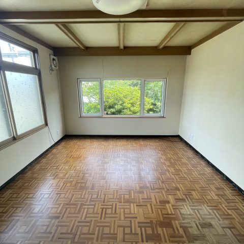室蘭市絵鞆町2丁目2-3戸建の居間・リビング