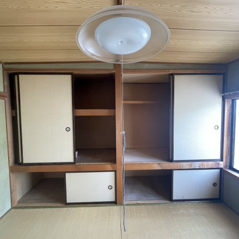室蘭市絵鞆町2丁目2-3戸建の収納