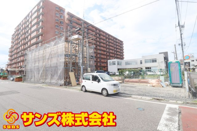 郡山市愛宕町　　　1号棟　　　橘小学校、郡山第３中学区　の外観|南東側から見た駐車場を含む外観♪