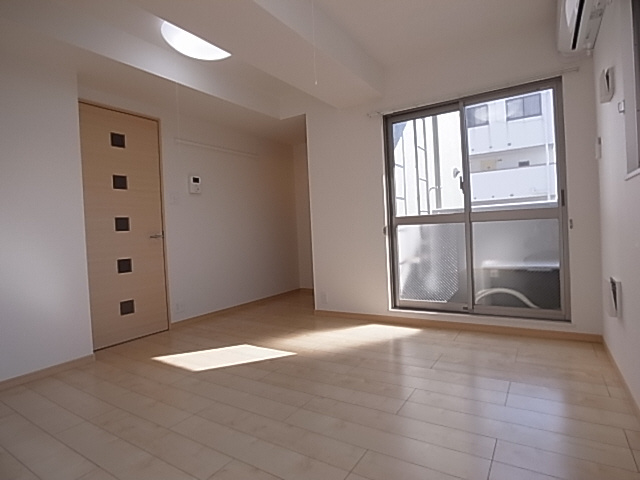 神戸市須磨区衣掛町４丁目の賃貸マンションの居間・リビング|室内