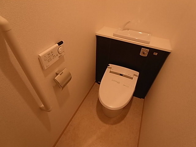 神戸市須磨区衣掛町４丁目の賃貸マンションのトイレ|ウォッシュレット付トイレ