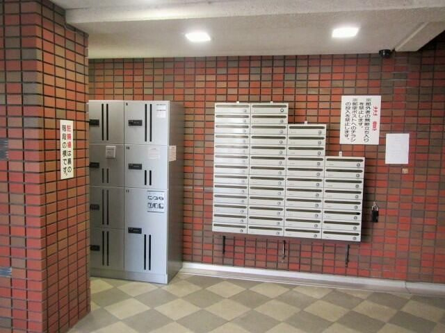 クレスト多摩川のエントランス