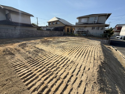 【前面道路含む現地写真】 | 【プレイワーク鶴山台1丁目】鶴山台北小・建築条件なし・更地渡し・土地63.4坪 | 前面道路含む現地写真です