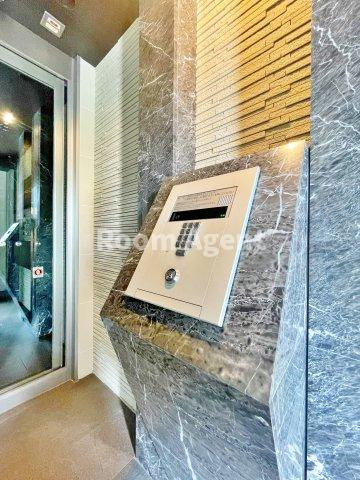 プレサンス大曽根駅前ファーストのエントランス