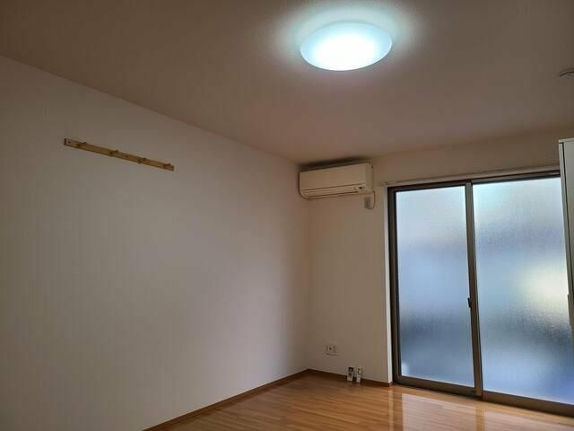 八王子市北野町のアパートの居間・リビング