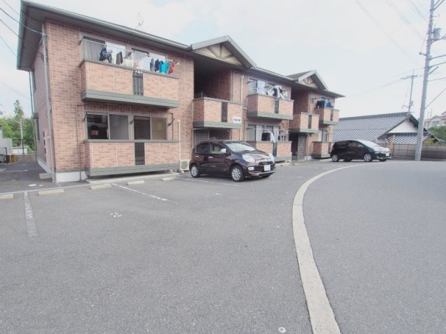 パストラルの駐車場