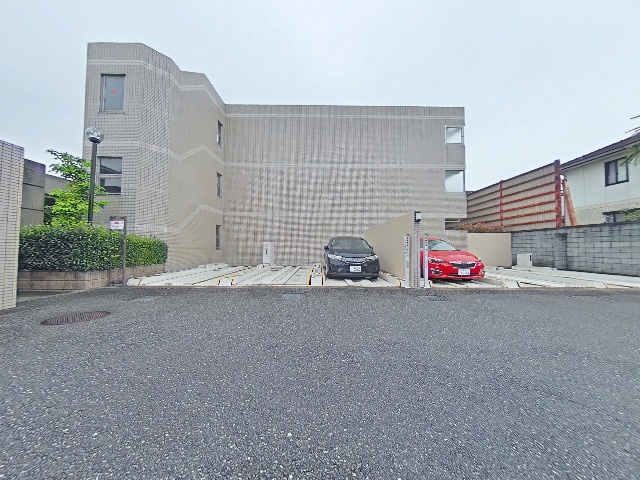 ルモン豊中曽根西町の設備|敷地内駐車場（機械式）になります