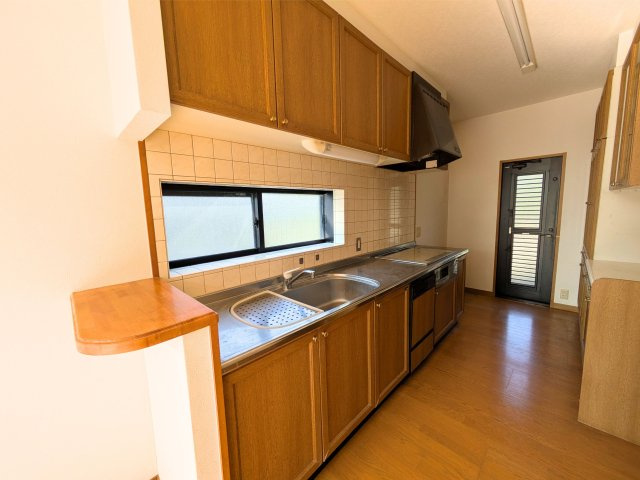 湯の山2丁目戸建てのキッチン|きれいなキッチンです