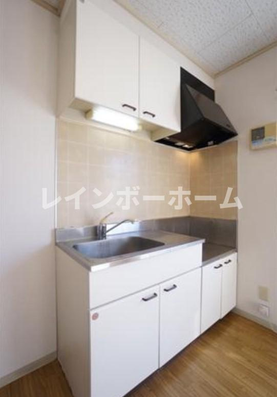 朝霞市本町２丁目のアパートのキッチン