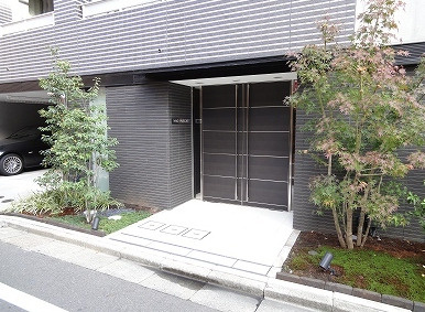 ラフィネジュ学芸大学のエントランス