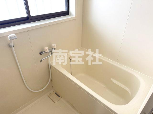 【浴室】 | 浴室にも窓があり、換気しやすいです