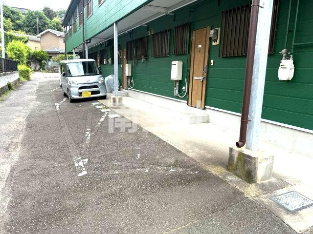 【駐車場】 | 玄関前が駐車場となっています