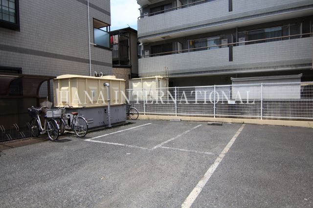 トーワマンションの駐車場