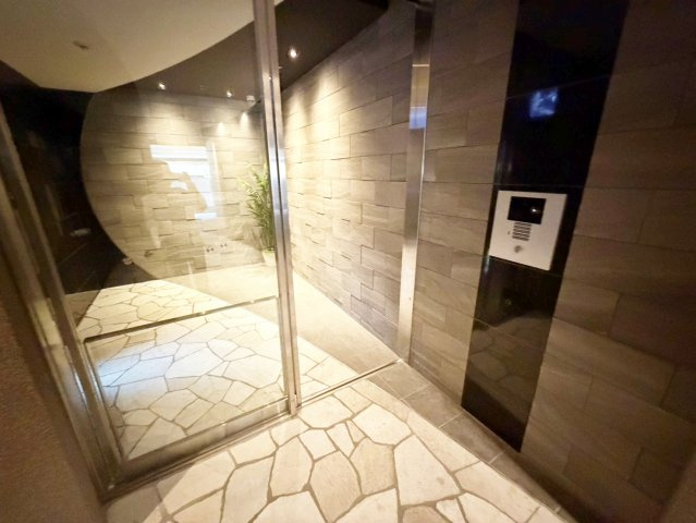 CEREJEIRA江坂のエントランス