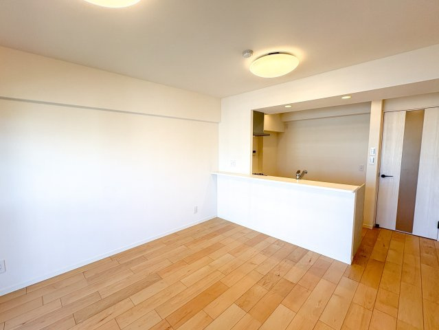 小松川パークマンション弐号棟（13階部分）／仲介手数料無料／新規フルリノベーションの洋室